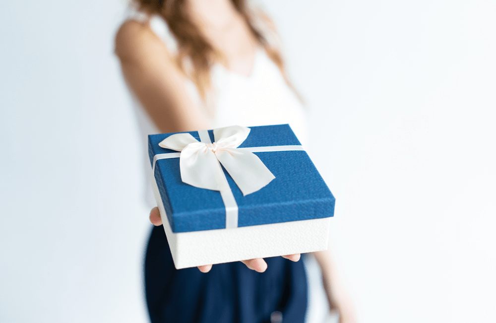 Ideias Cheias de Criatividade Para Presentear um Alguém Especial - Caixa de presente azul