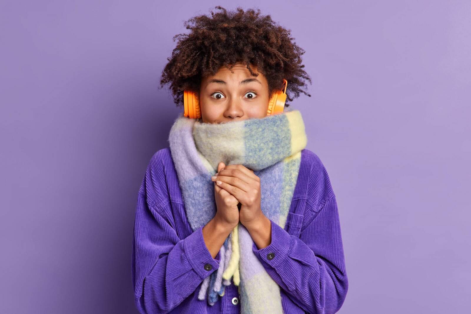 Aproveitando o frio em grande estilo: Coleção de Inverno Hiro 2021 - Mulher usando casado de frio