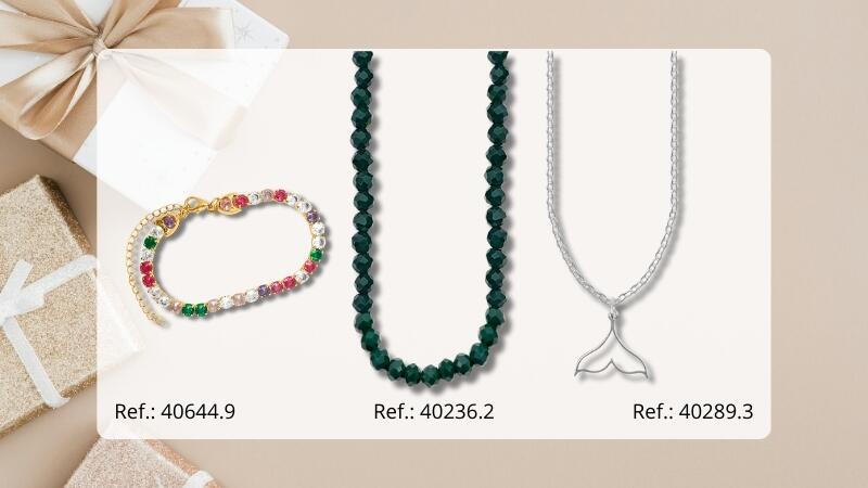 Tendências de Moda Verão 2026: peças Hiroshima, LARC e Narval que prometem vender o ano todo 3 Imagem de semijoias, pulseira colorida folheada a ouro, gargantilha com pedras naturais verdes, gargantilha folheada a prata, e modelagem moderna, seguindo as tendências de verão 2026