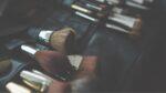 5 Itens Essenciais da Narval Cosméticos para Revendedoras Iniciantes 6 Conjunto de pincéis de maquiagem organizados em um estojo de couro